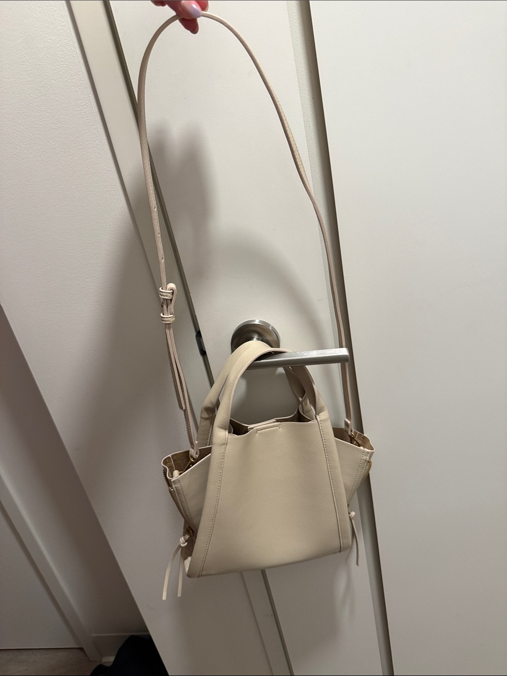 Zara Cream Women's Leather Crossbody Bag